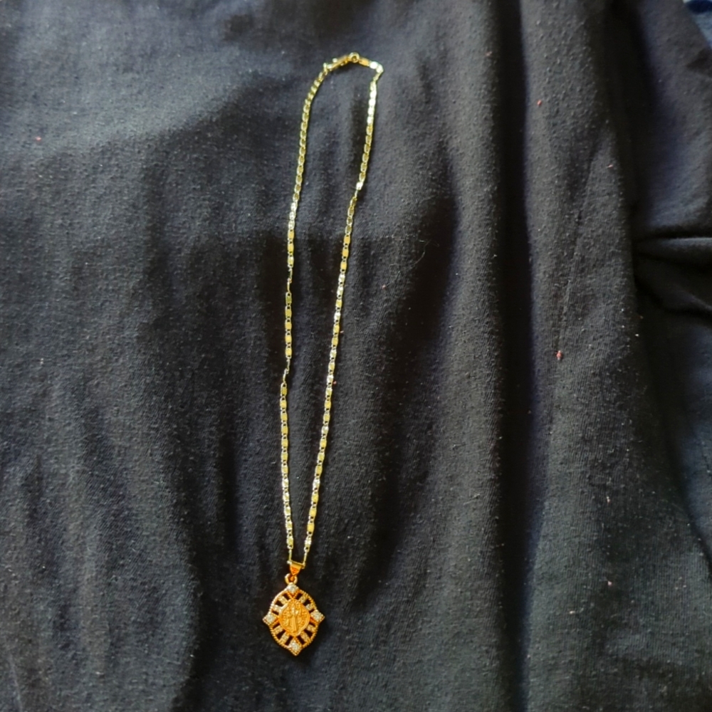 Pretty Bird Gold Chain And Pendant